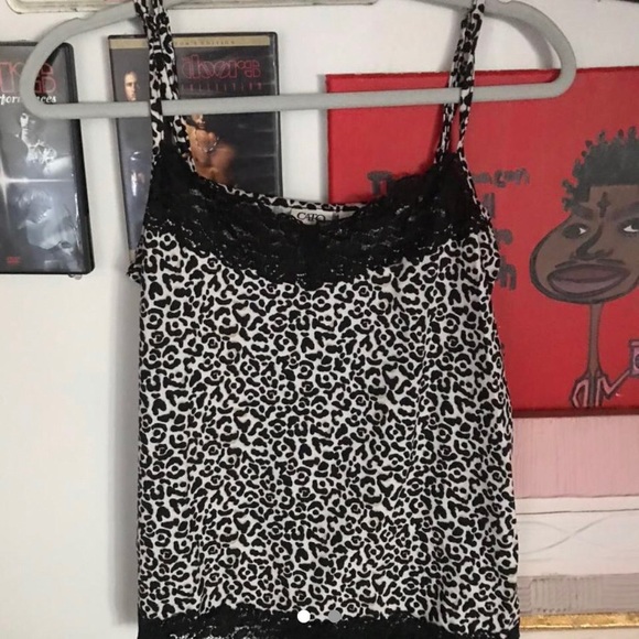 Cute black and white cheetah print tank top with pretty black lace lining - Picture 2 of 3
